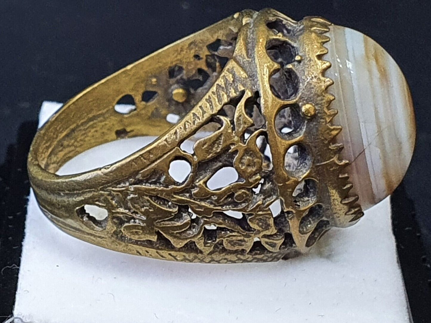 Antiker nahöstlicher Ring mit Achat-Mittelstein aus der Empire-Ära