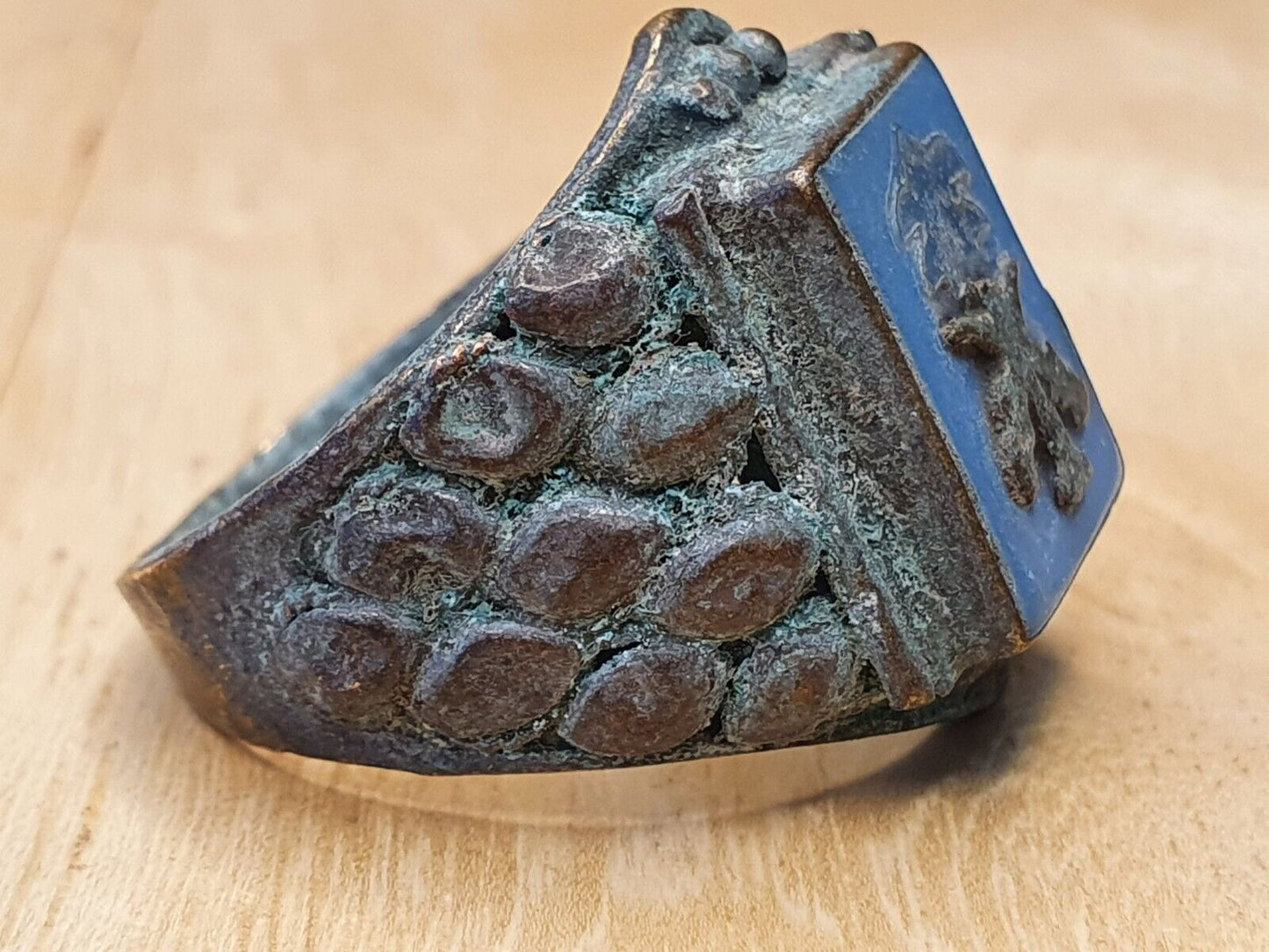 Antiker nahöstlicher Ring mit Achat-Mittelstein aus der Empire-Ära