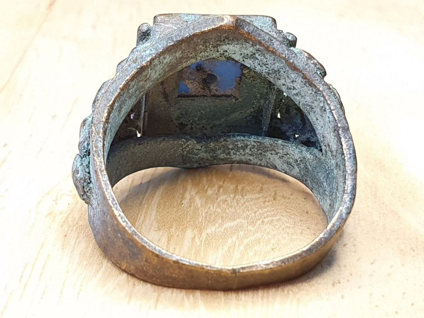Antiker nahöstlicher Ring mit Achat-Mittelstein aus der Empire-Ära