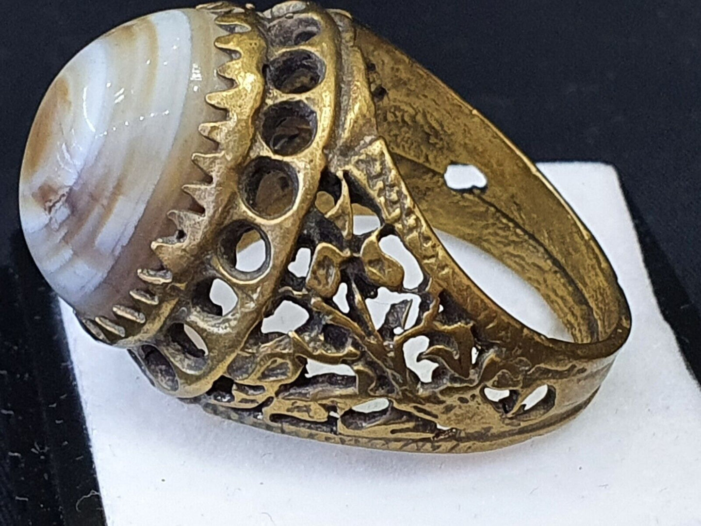 Antiker nahöstlicher Ring mit Achat-Mittelstein aus der Empire-Ära