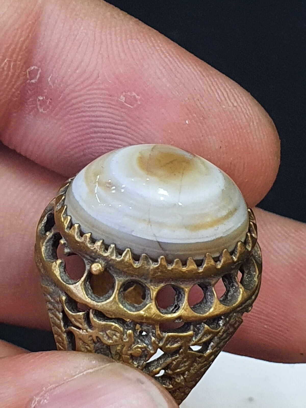 Antiker nahöstlicher Ring mit Achat-Mittelstein aus der Empire-Ära
