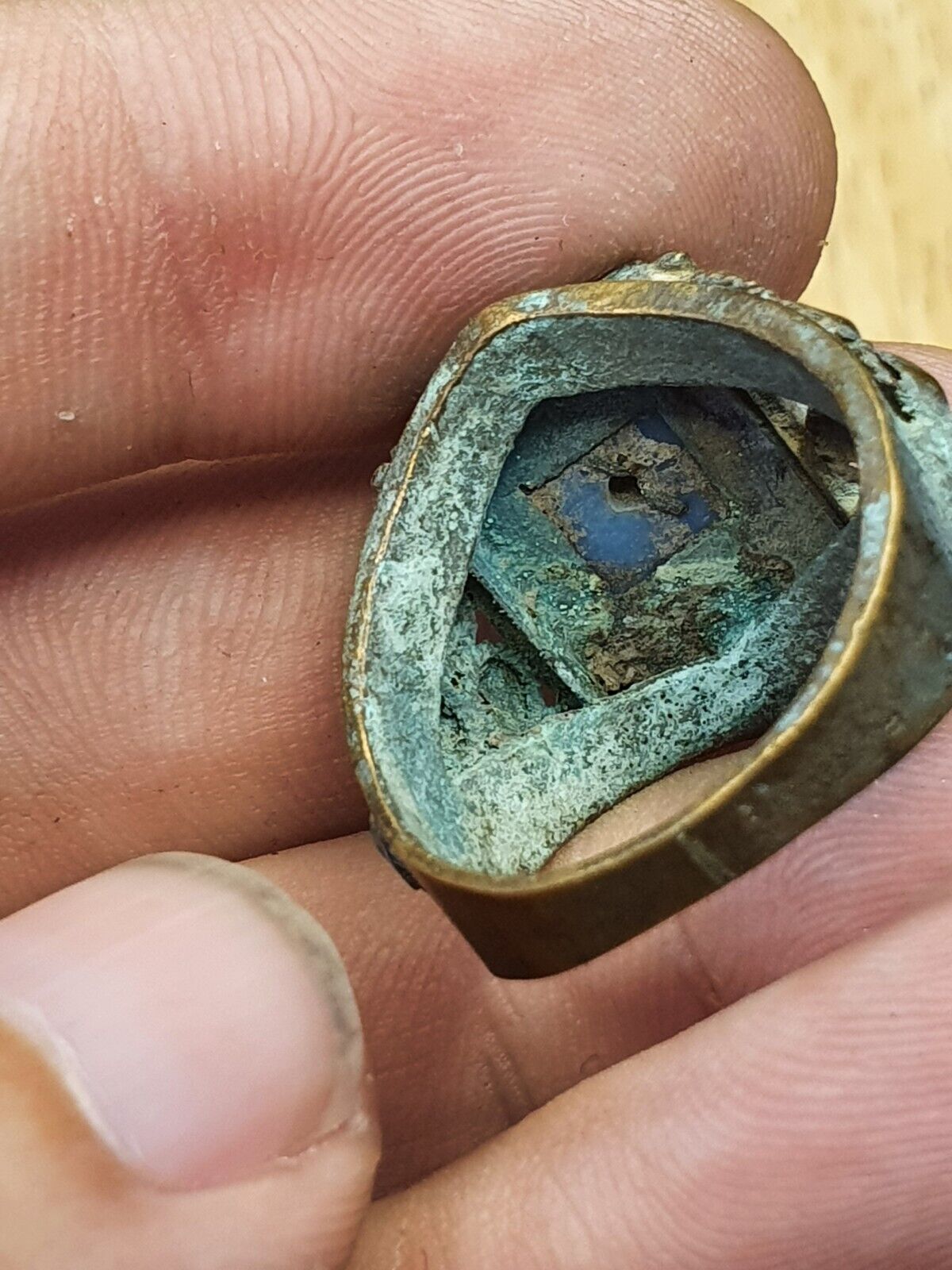 Antiker nahöstlicher Ring mit Achat-Mittelstein aus der Empire-Ära