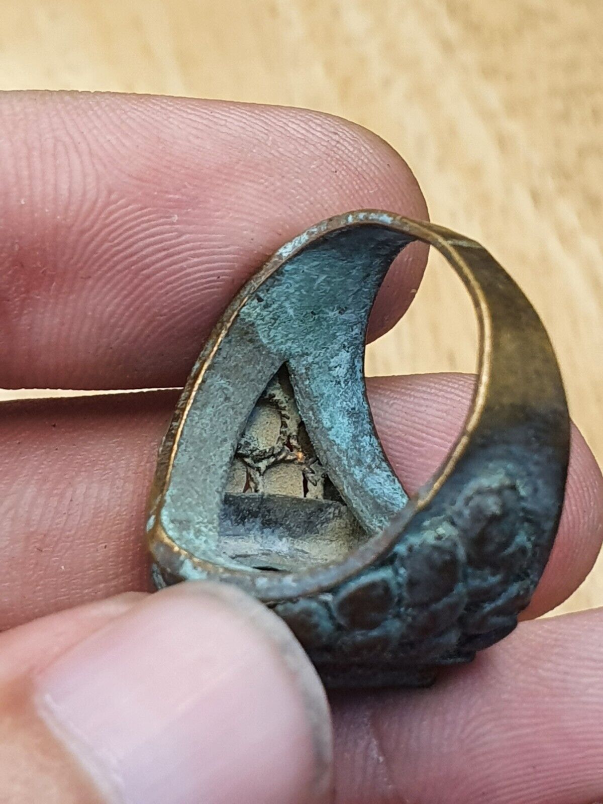 Antiker nahöstlicher Ring mit Achat-Mittelstein aus der Empire-Ära