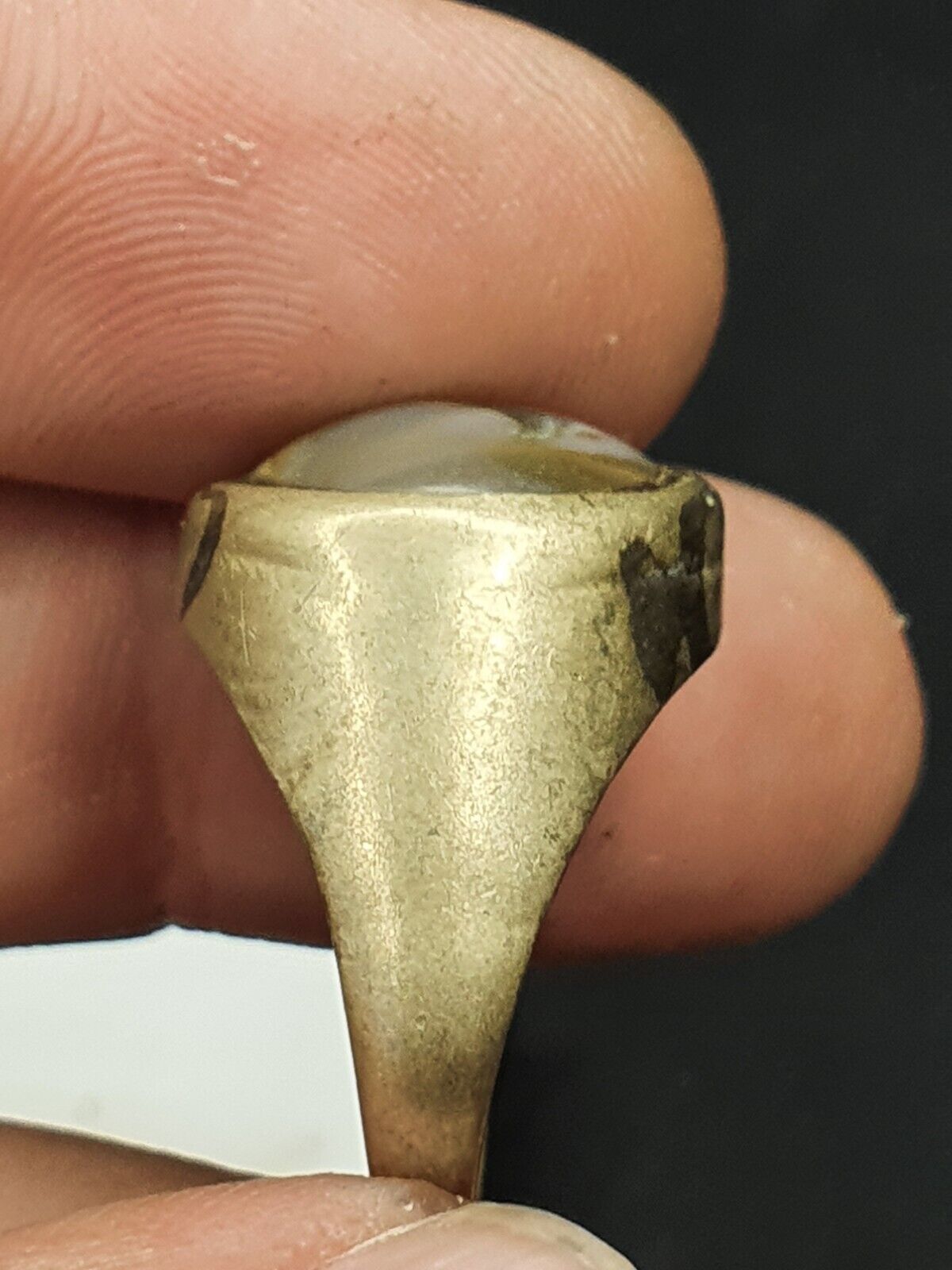 Antiker nahöstlicher altsilberner Messing-Bronze-Ring mit antikem Achat-Steinring