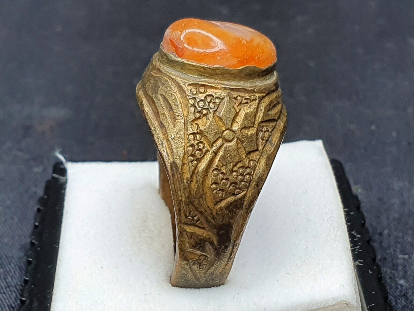 Antiker nahöstlicher altsilberner Messing-Bronze-Ring mit antikem Achat-Steinring