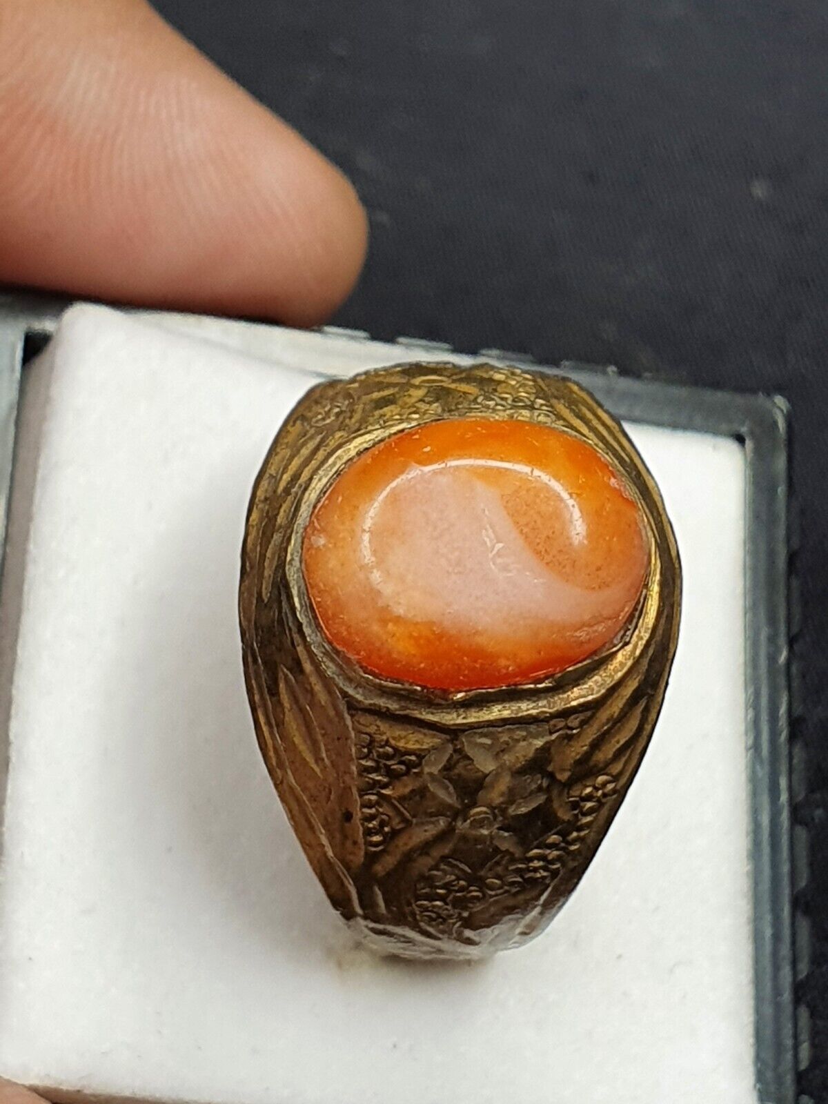 Antiker nahöstlicher altsilberner Messing-Bronze-Ring mit antikem Achat-Steinring