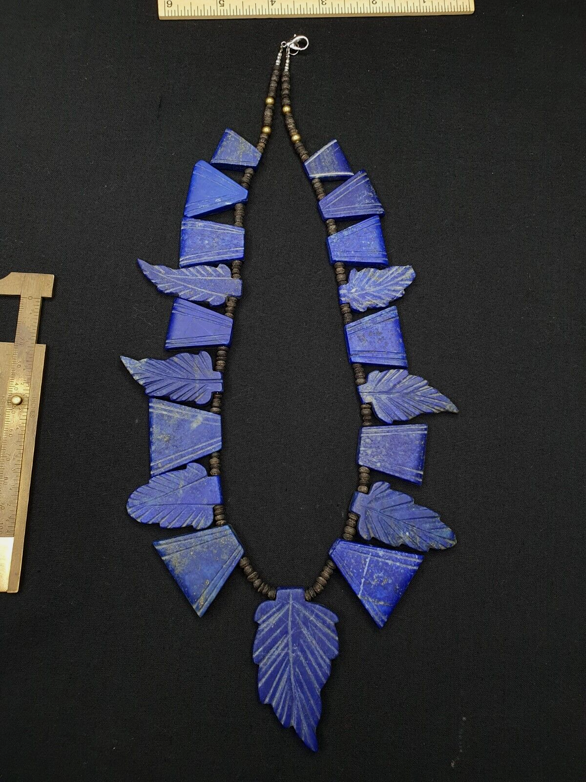 Antike Vintage alte Lapislazuli Schnitzerei Blatt Amulett Halskette seltene Anhänger