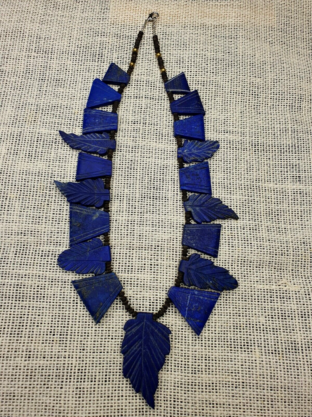 Antike Vintage alte Lapislazuli Schnitzerei Blatt Amulett Halskette seltene Anhänger
