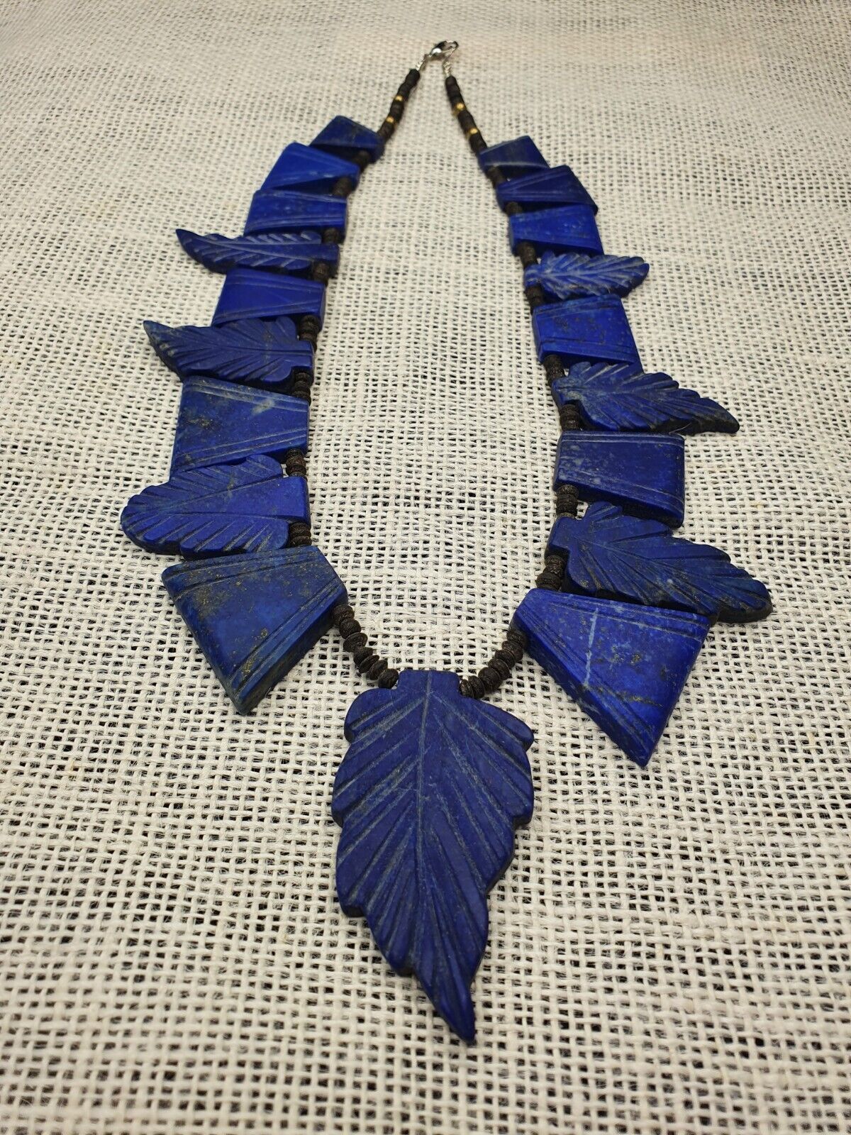 Antike Vintage alte Lapislazuli Schnitzerei Blatt Amulett Halskette seltene Anhänger