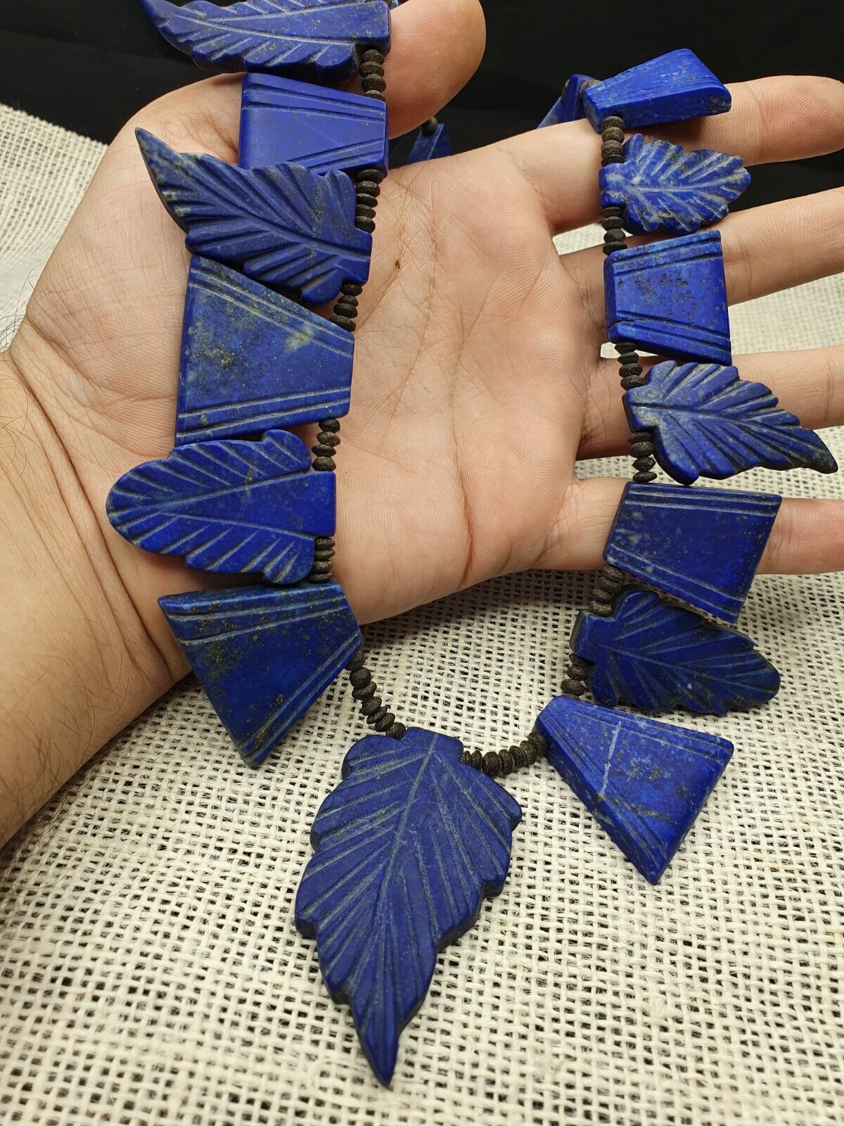 Antike Vintage alte Lapislazuli Schnitzerei Blatt Amulett Halskette seltene Anhänger