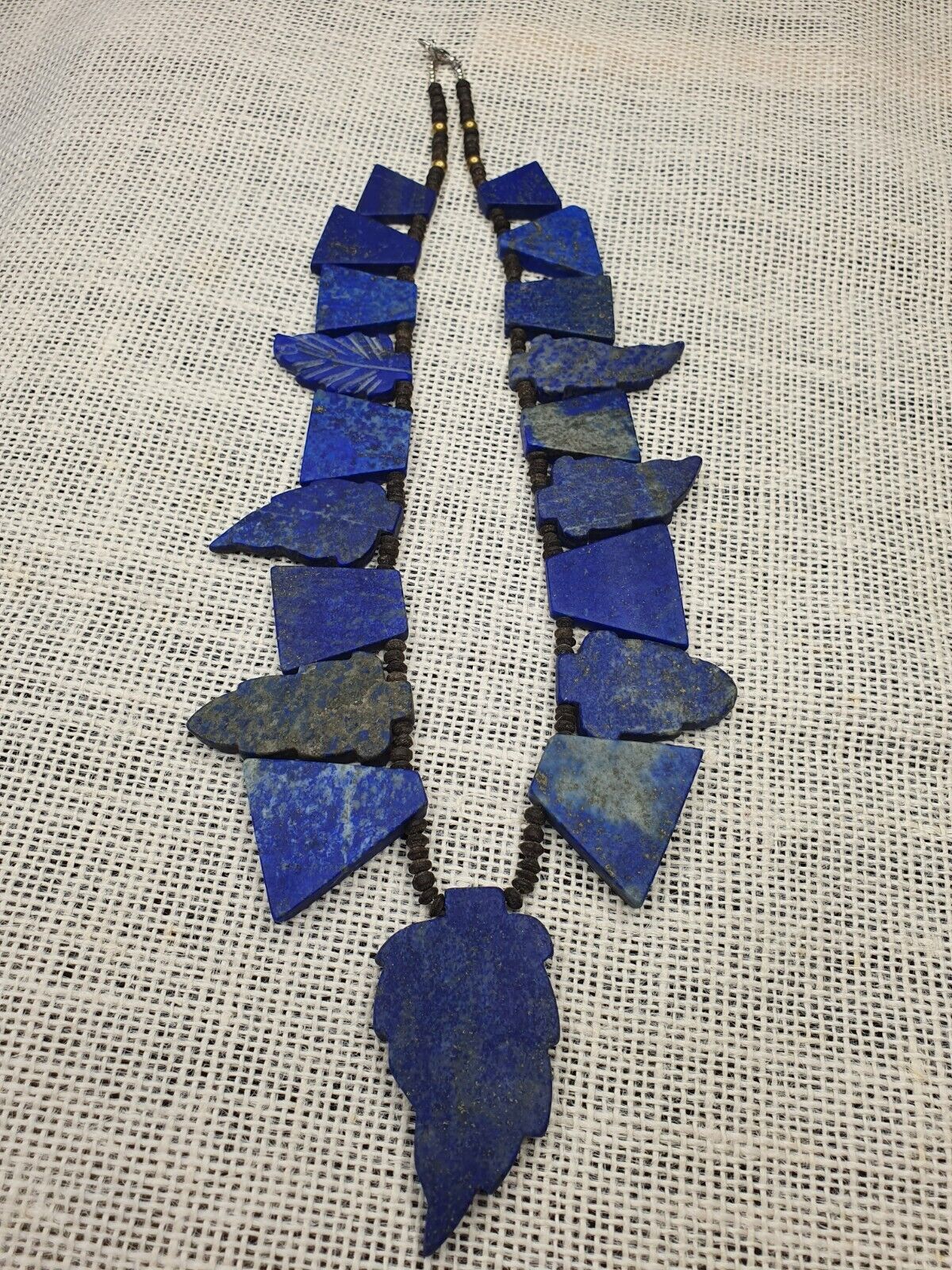 Antike Vintage alte Lapislazuli Schnitzerei Blatt Amulett Halskette seltene Anhänger