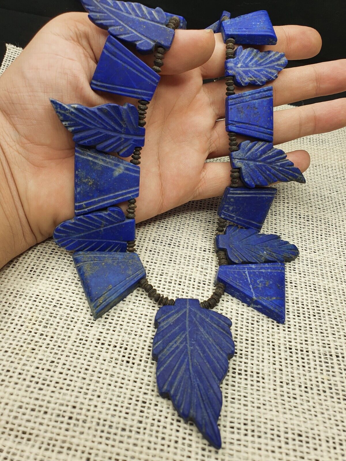 Antike Vintage alte Lapislazuli Schnitzerei Blatt Amulett Halskette seltene Anhänger