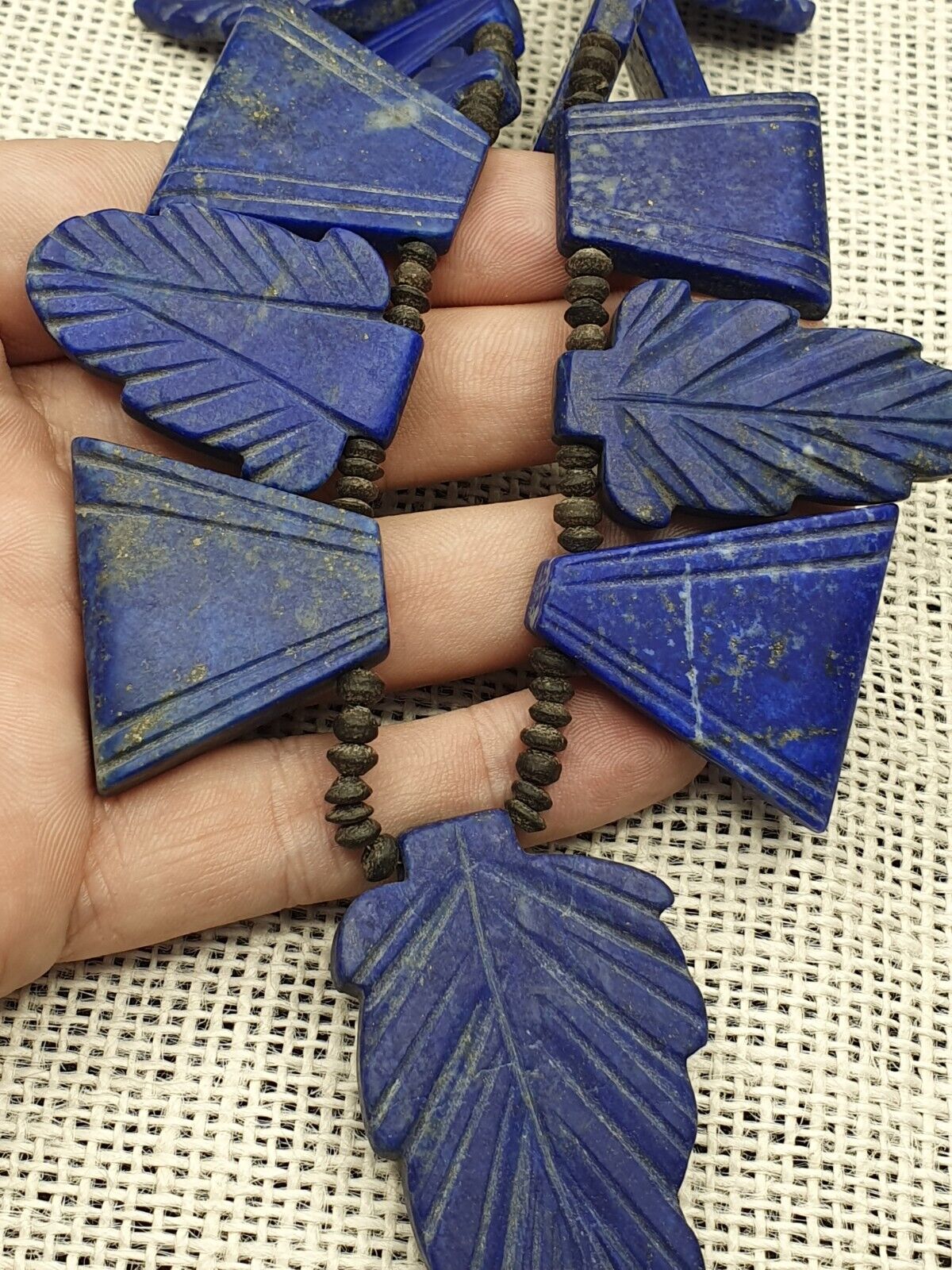 Antike Vintage alte Lapislazuli Schnitzerei Blatt Amulett Halskette seltene Anhänger