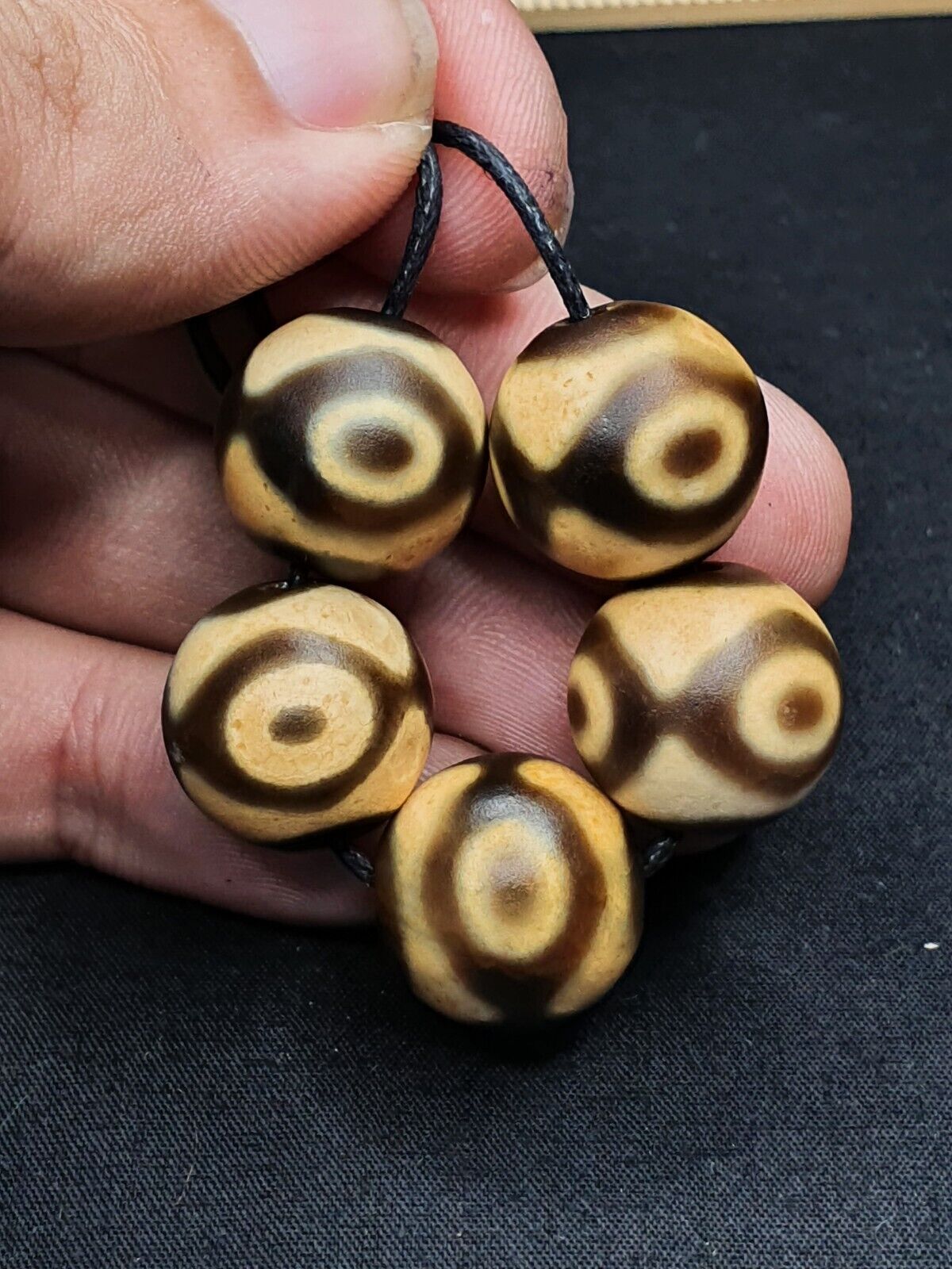 5 pcs Old Antique Himalayan Indo Tibetan rare Patterns Eyes Dzi Amulet  Bead