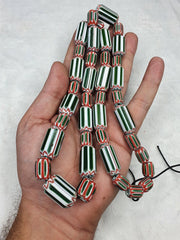 Vintage venezianisch inspirierte Handelsperlen, altgrüne Glas-Chevron-Perlen, langer Strang