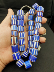 Vintage venezianisch inspirierte Handelsperlen, altblaue Glas-Chevron-Perlen, langer Strang