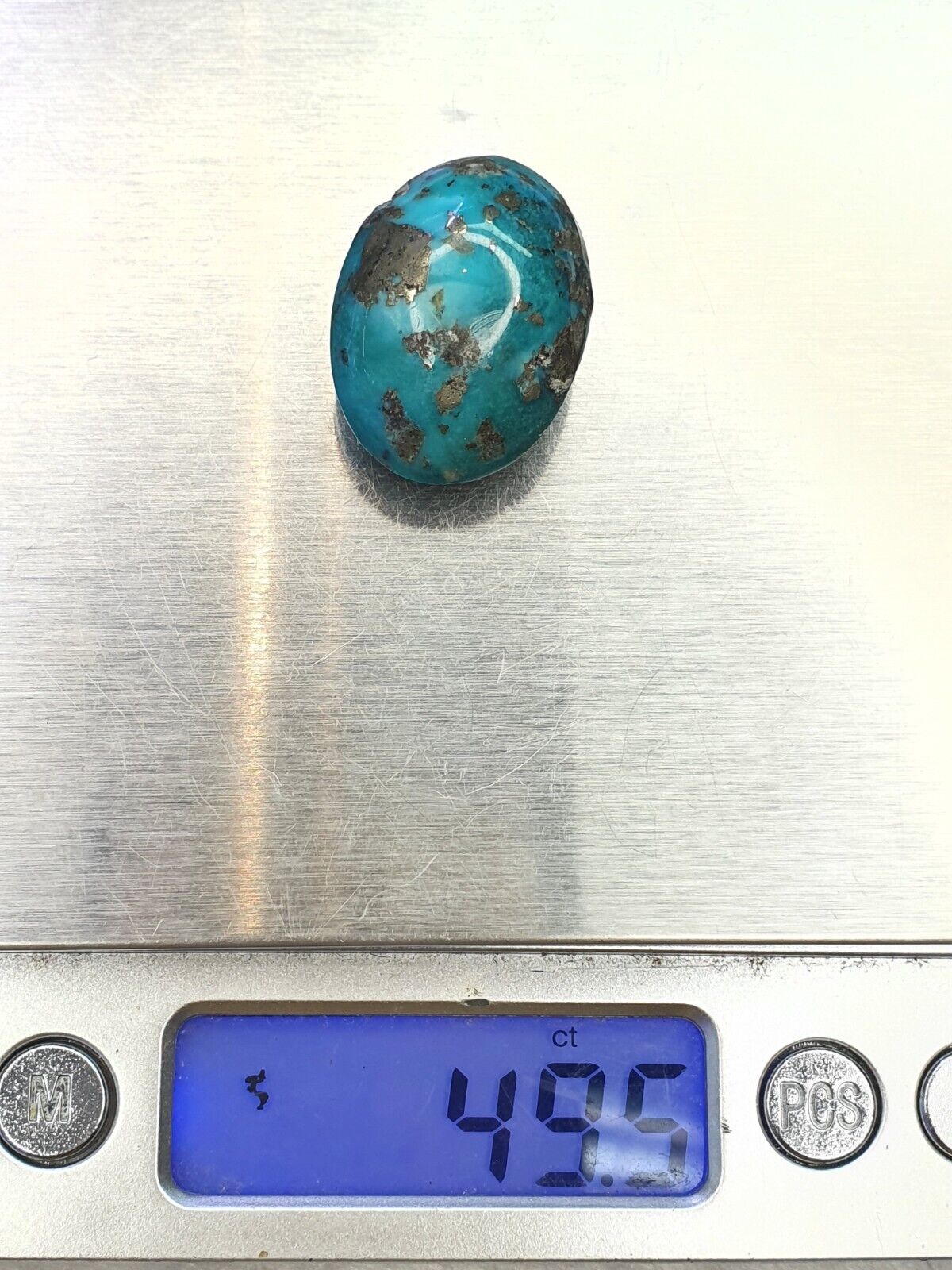 Ein ovaler, echter natürlicher Türkis-Cabochon mit 49 ct