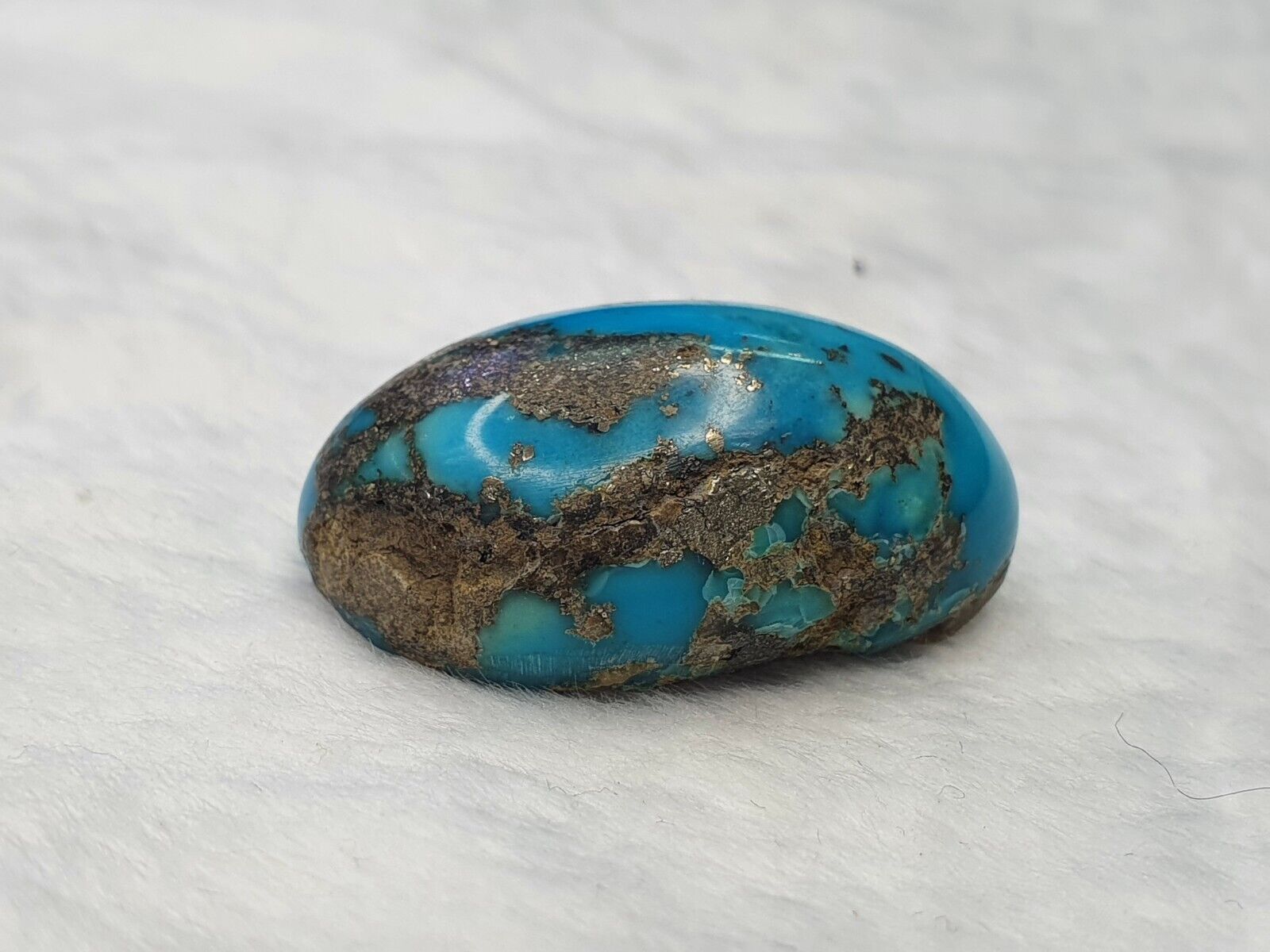 Ein ovaler echter natürlicher Türkis mit Pyrit-Matrix-Cabochon von 46 ct