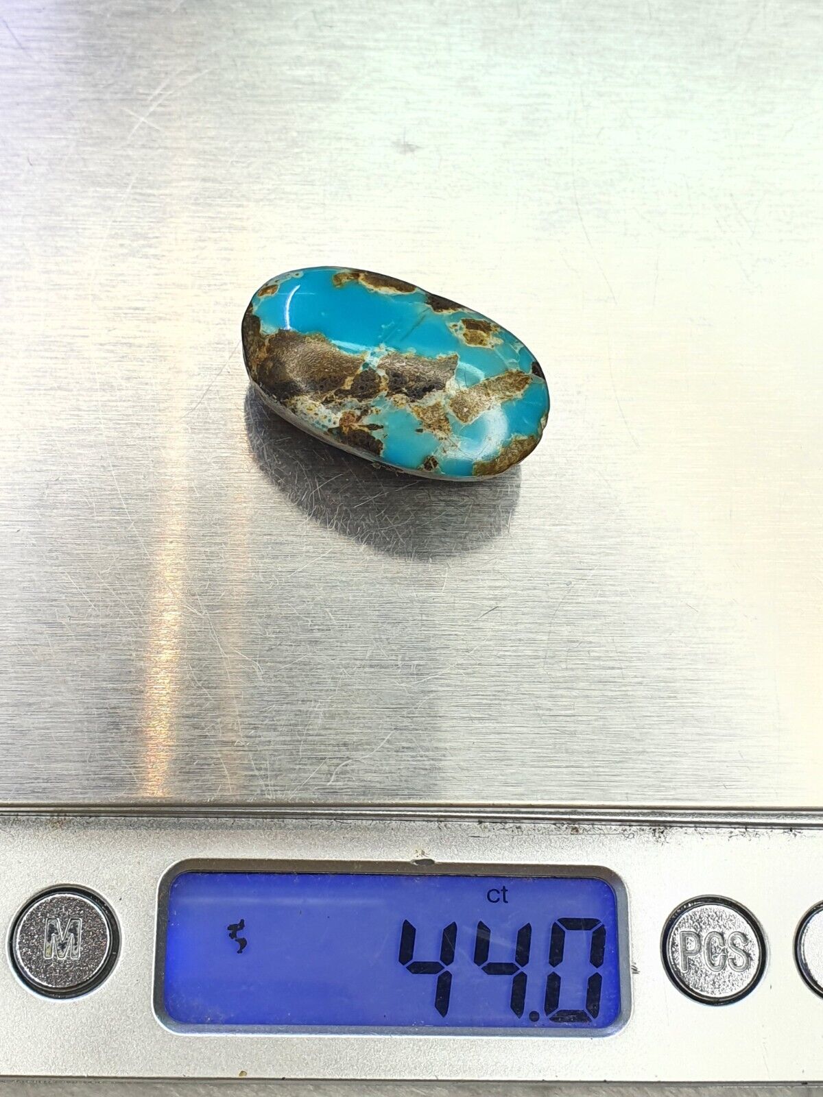 Ein ovaler echter natürlicher Türkis-Matrix-Cabochon mit 44 ct