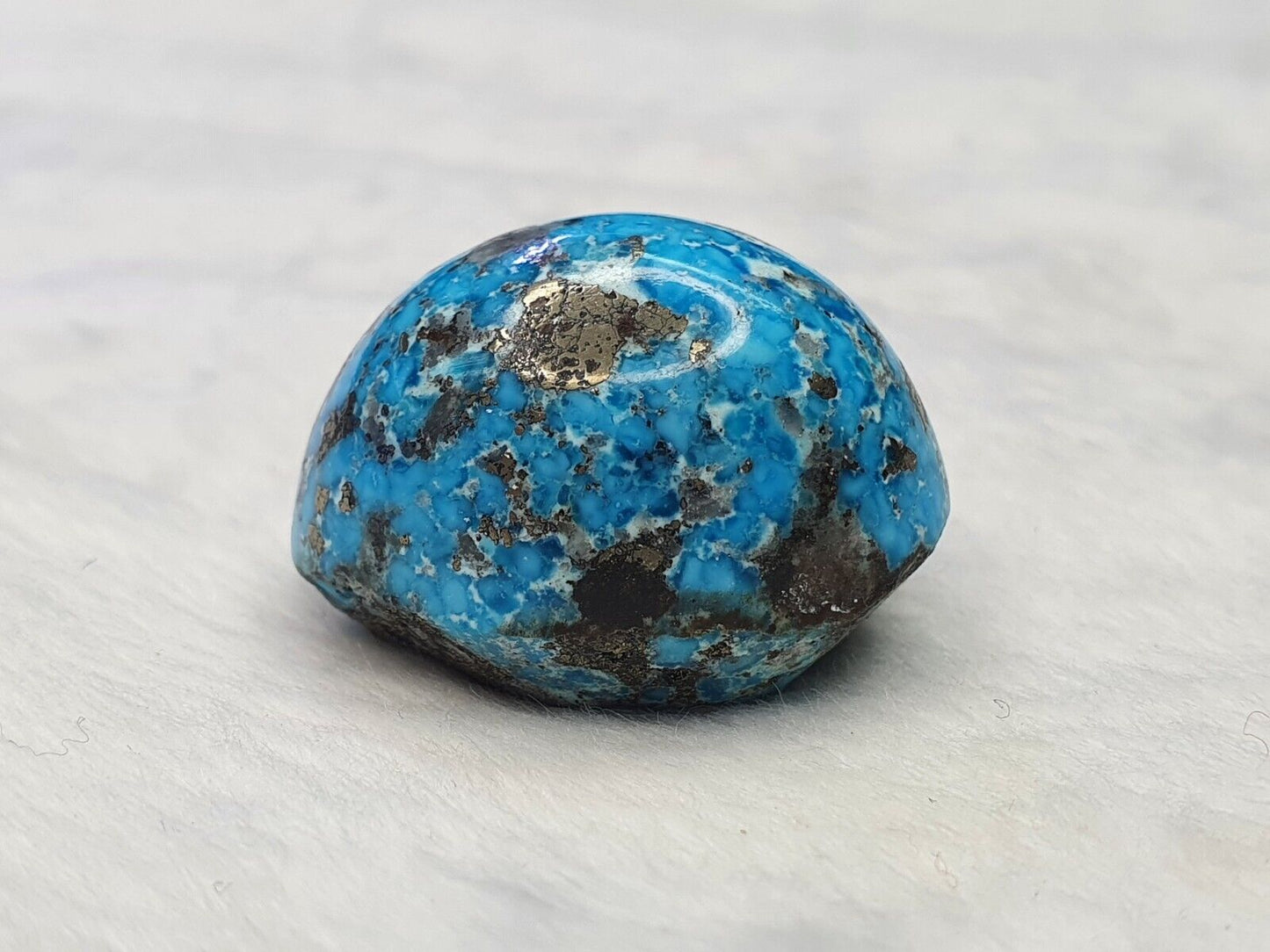 Ein ovaler 100 % echter persischer Türkis-Cabochon mit 65 ct