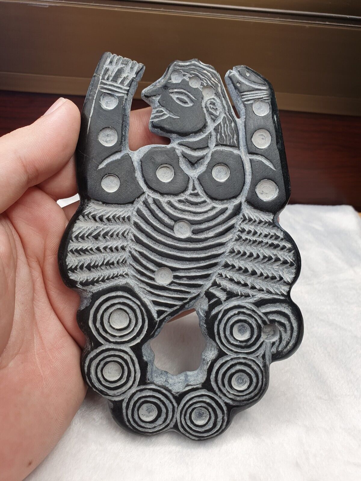 古代吉洛夫特文明黑色神秘肌肉男石像