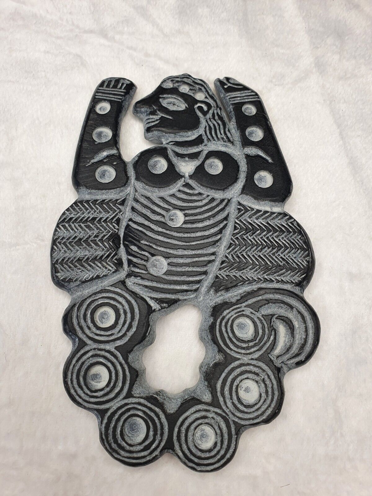 古代吉洛夫特文明綠泥石石雕像的神秘肌肉男