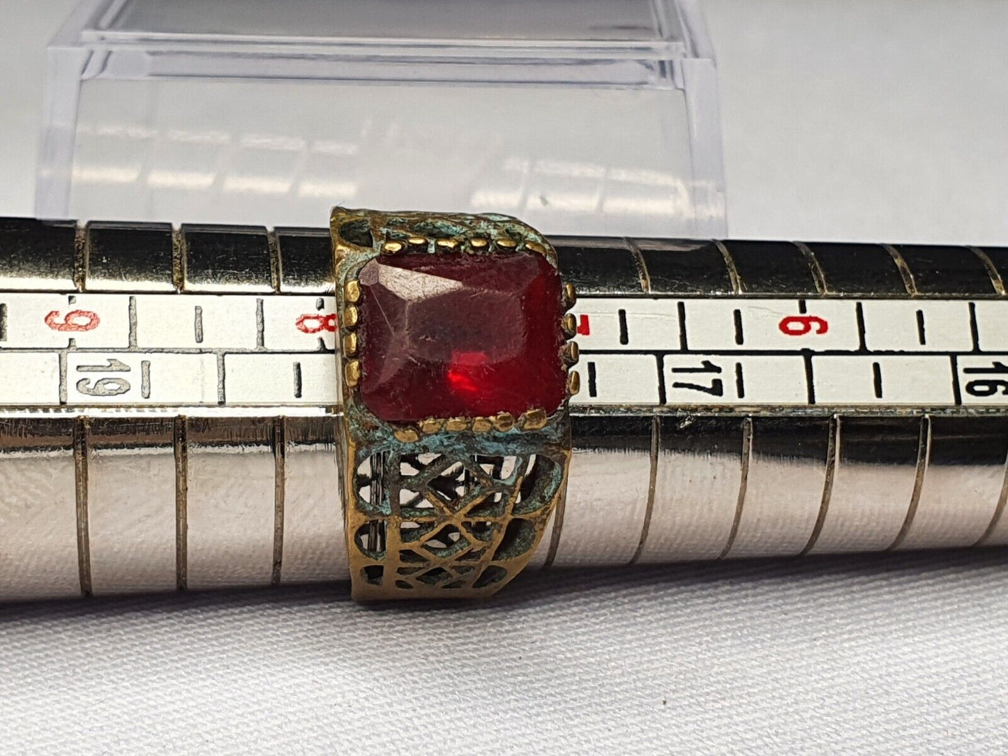 Antiker alter seltener roter Steinring aus Messing und Bronze