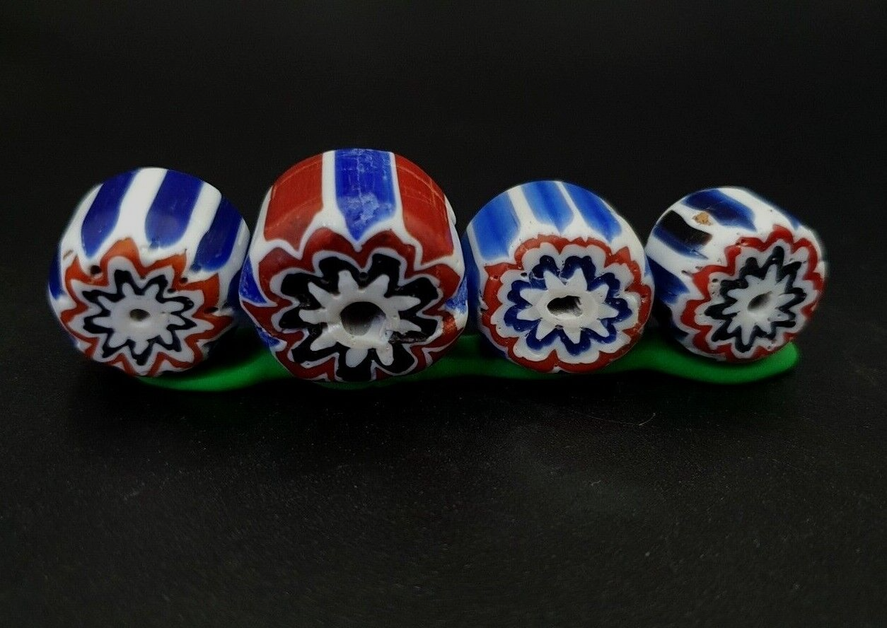 4 Stück schöne antike venezianische 6-lagige Chevron-Perle 24mm-16mm 