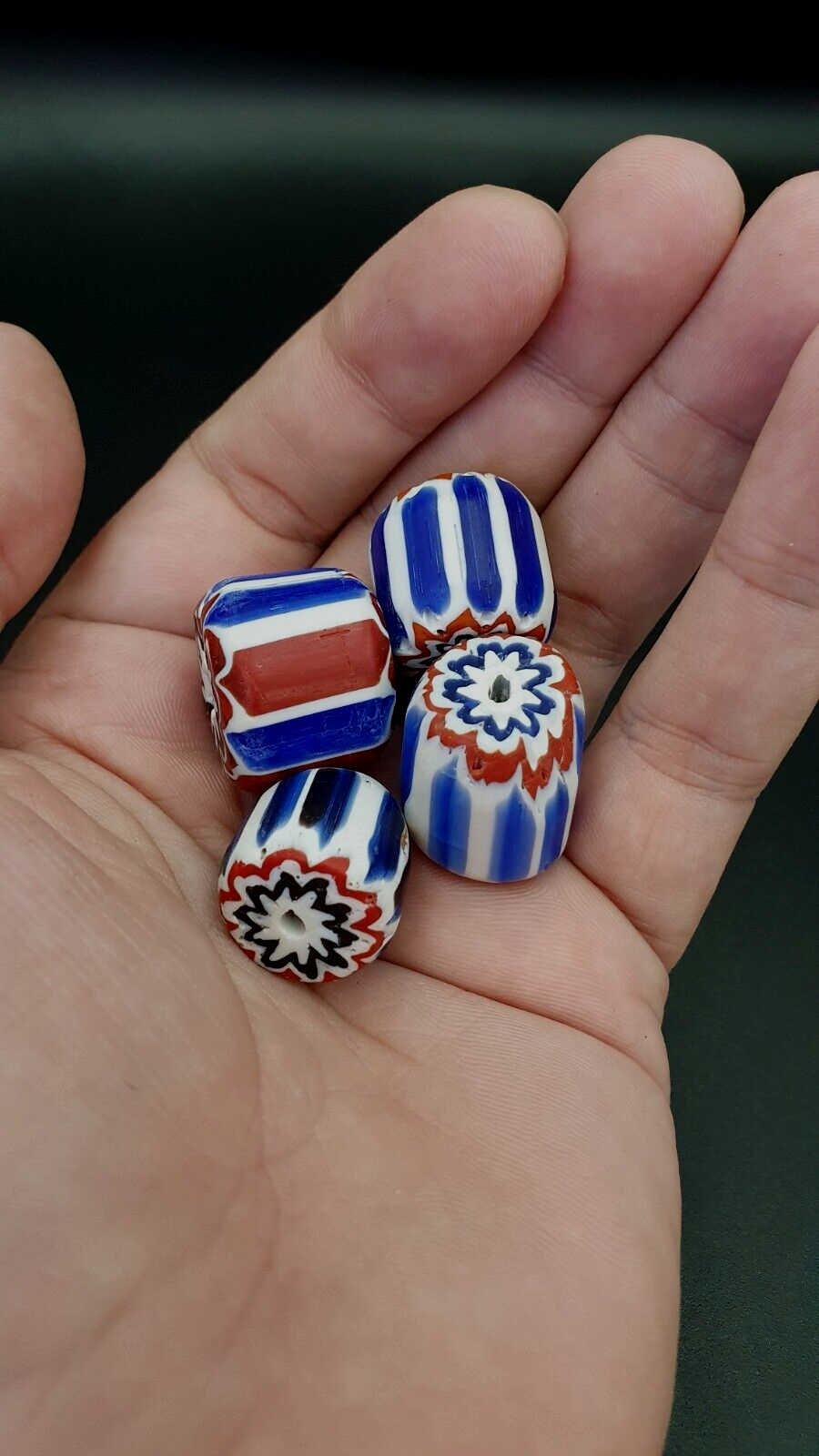 4 Stück schöne antike venezianische 6-lagige Chevron-Perle 24mm-16mm 