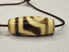 2 pcs Old Antique Himalayan Indo Tibetan rare Patterns Eyes Dzi Amulet Beads
