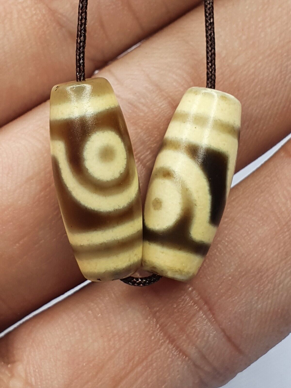 2 pcs Old Antique Himalayan Indo Tibetan rare Patterns Eyes Dzi Amulet Beads