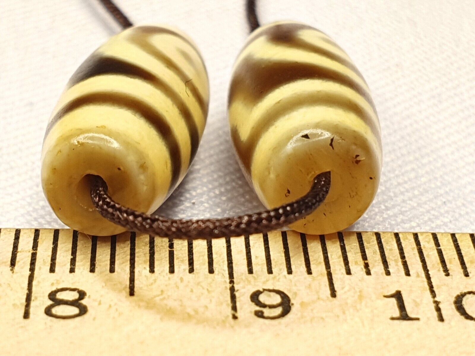 2 pcs Old Antique Himalayan Indo Tibetan rare Patterns Eyes Dzi Amulet Beads