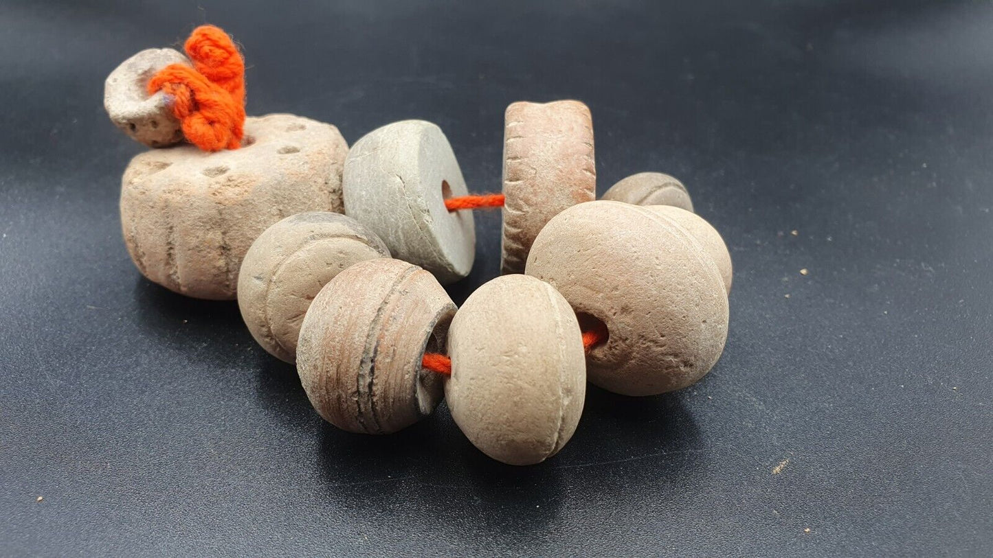 Antike alte Terrakotta-Perlen. Antike Ton-Spindelwirbel, 10 Perlen LOT