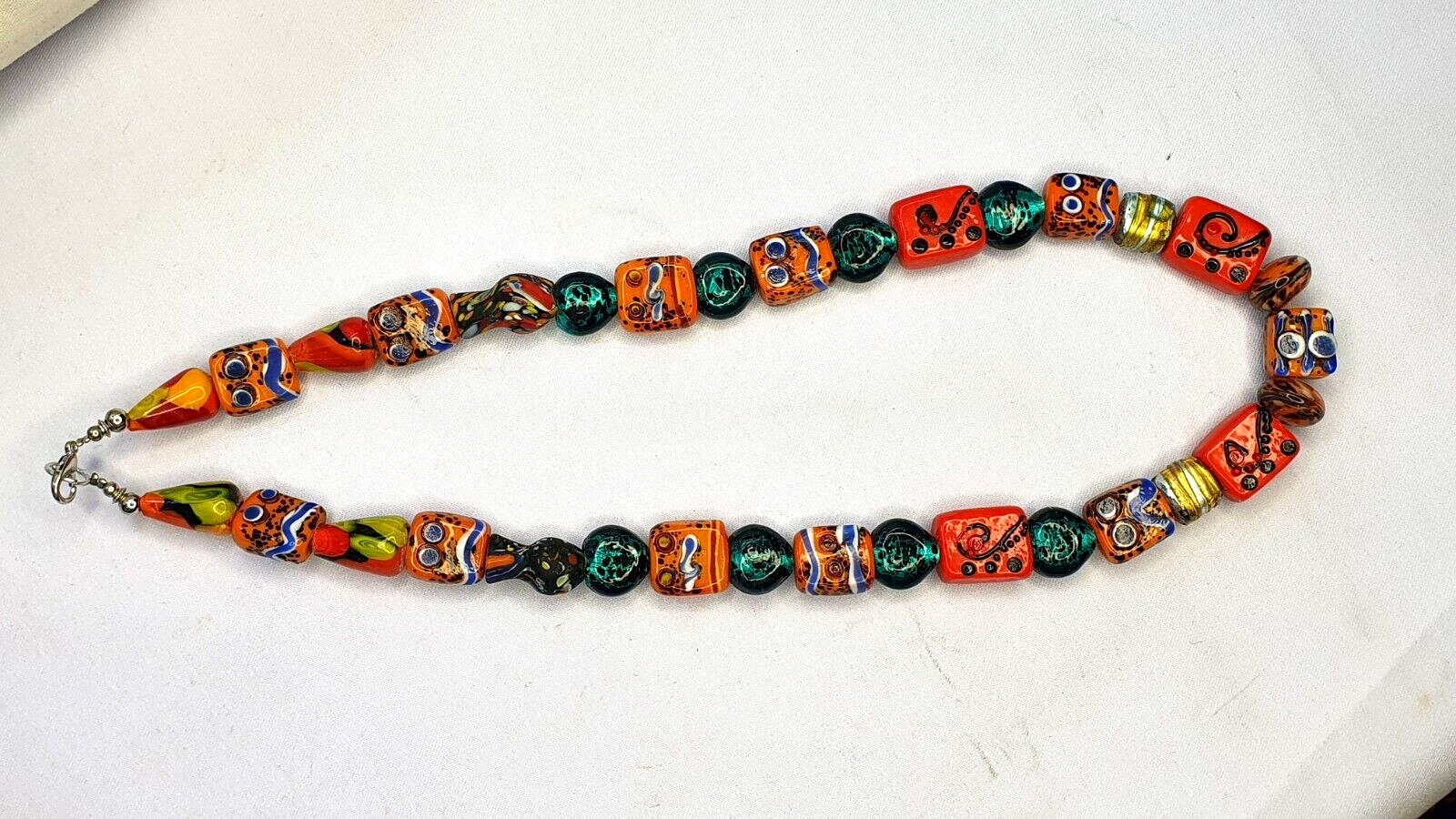 Vintage tschechische Halskette ausgefallene gestreifte GLASKUNST mit lampenbearbeiteten Glasperlen