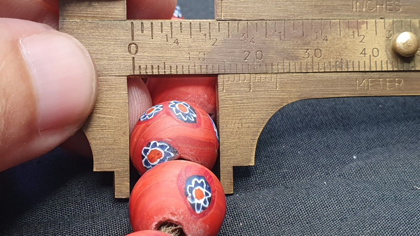 Vintage Blume ROTE Glasperlen Mura Perlen Halskette Strang VTG