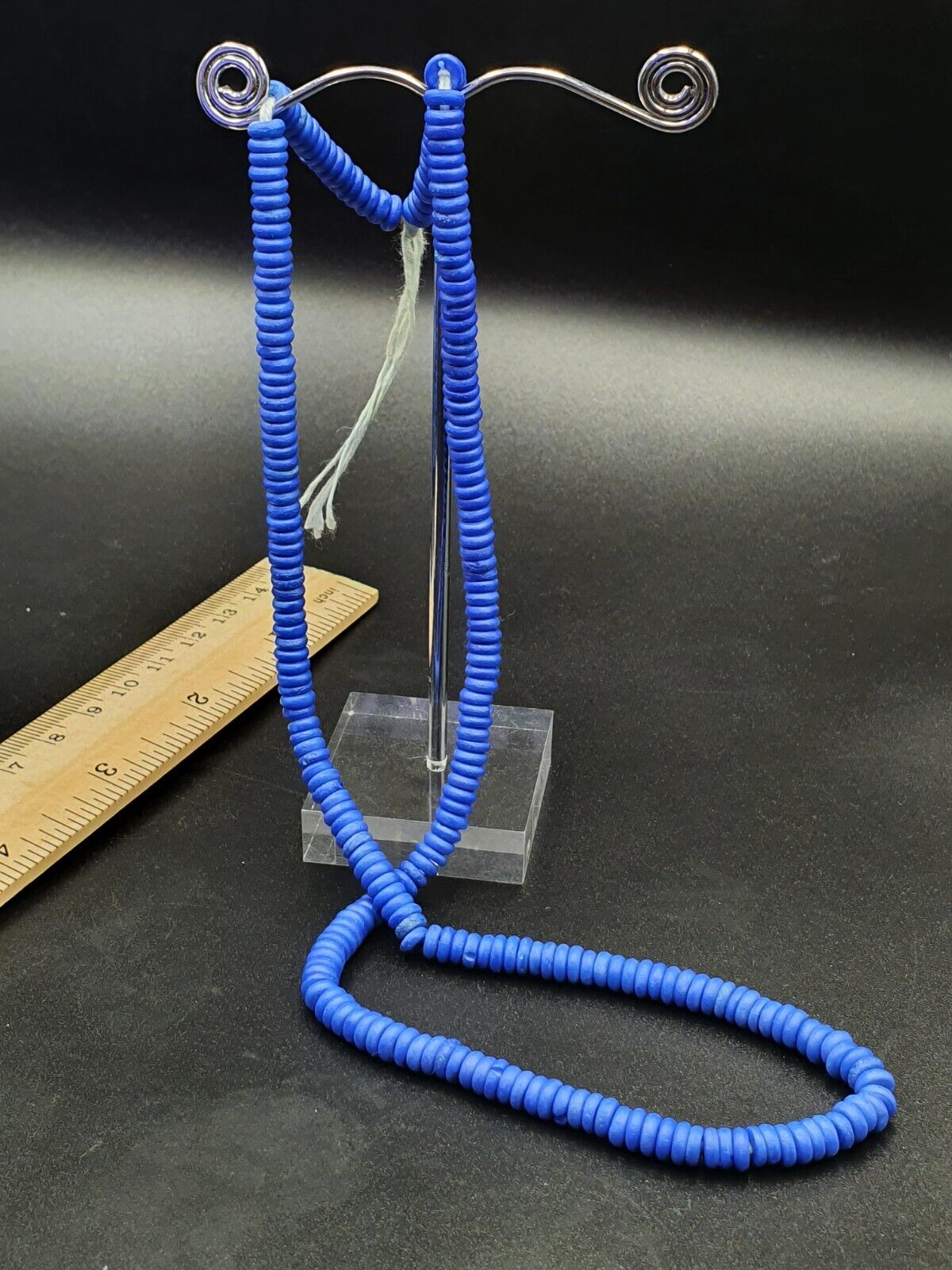 Wunderschöne Donut-Form aus Büffelknochen, geschnitzte Perlen, BLAU GEFÄRBT, Lot 5 Stränge
