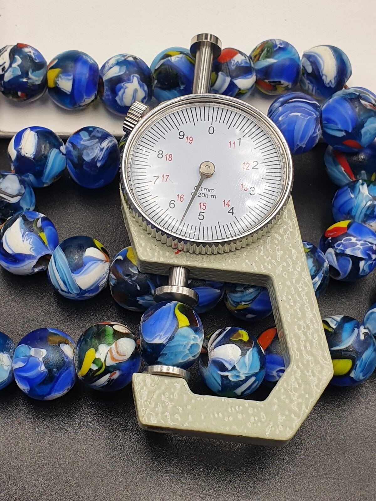 Vintage venerano Trade Beads Beaded Necklace Strand 15mm