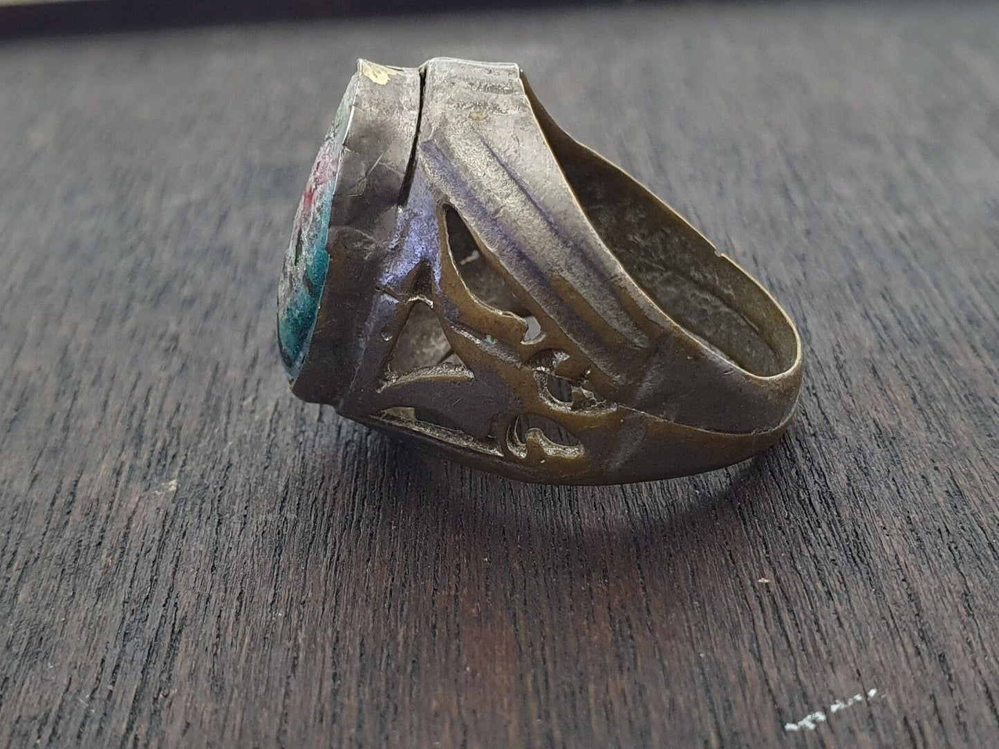 Antiker Vintage-Ring aus dem Nahen Osten mit altem Glas-Mittelstein aus Afghanistan