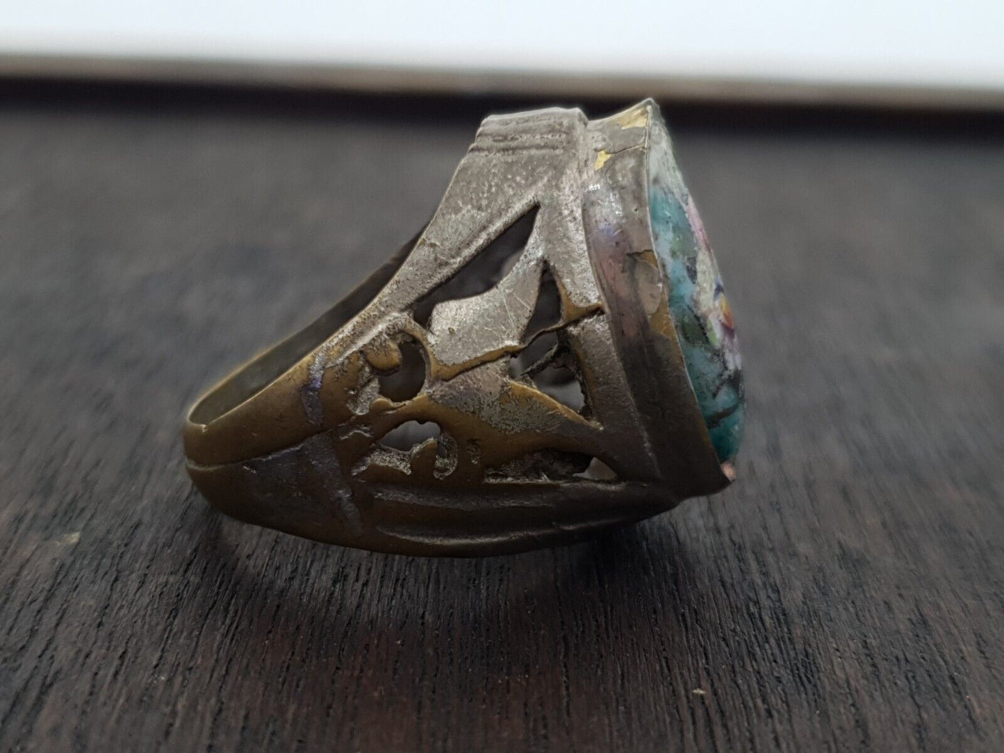 Antiker Vintage-Ring aus dem Nahen Osten mit altem Glas-Mittelstein aus Afghanistan