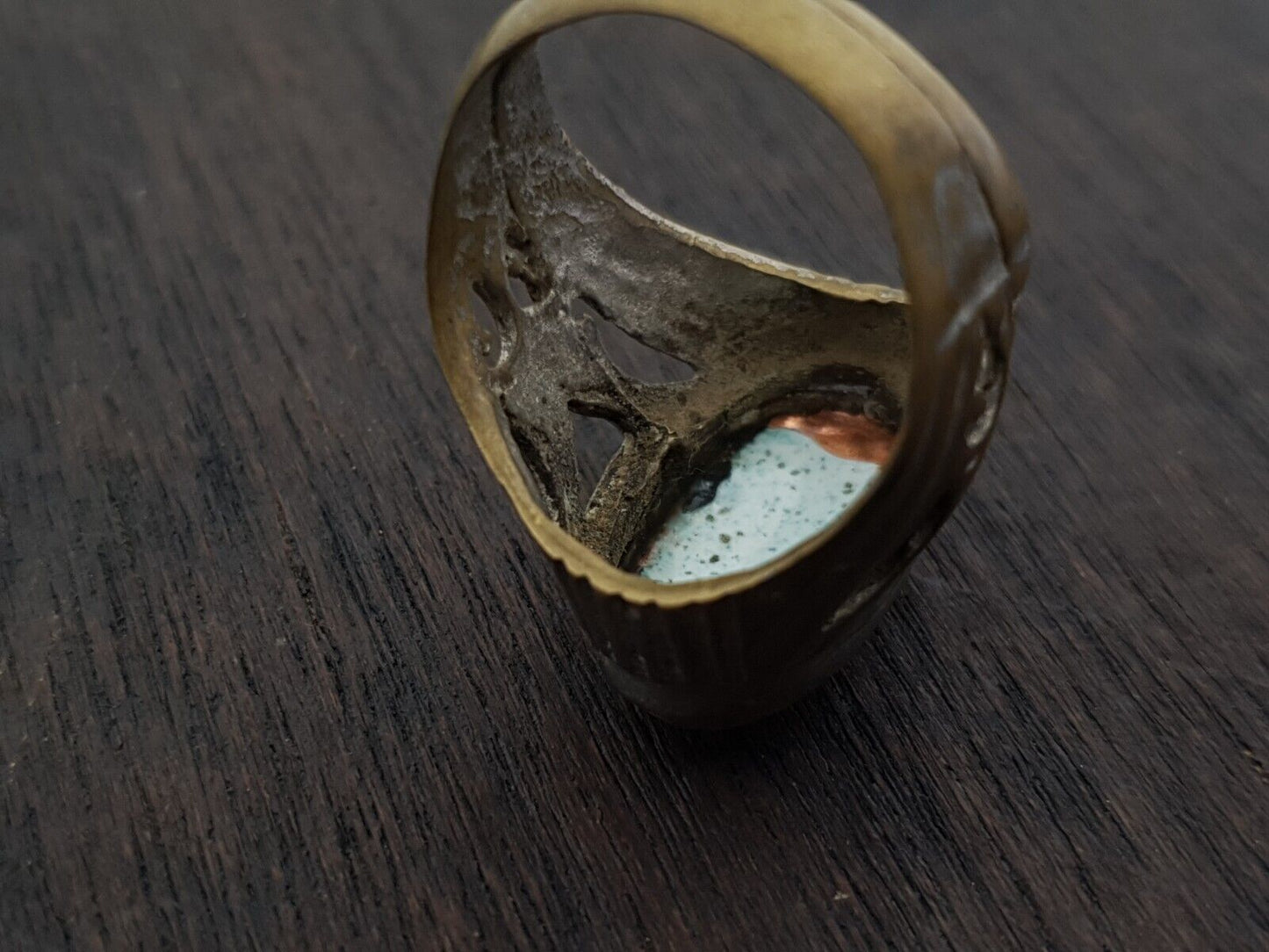 Antiker Vintage-Ring aus dem Nahen Osten mit altem Glas-Mittelstein aus Afghanistan