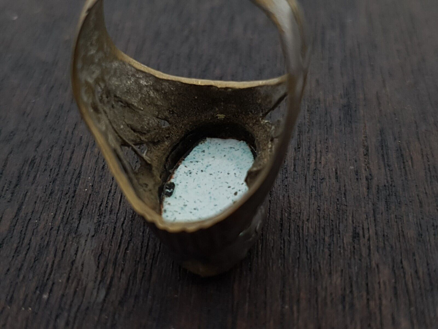 Antiker Vintage-Ring aus dem Nahen Osten mit altem Glas-Mittelstein aus Afghanistan