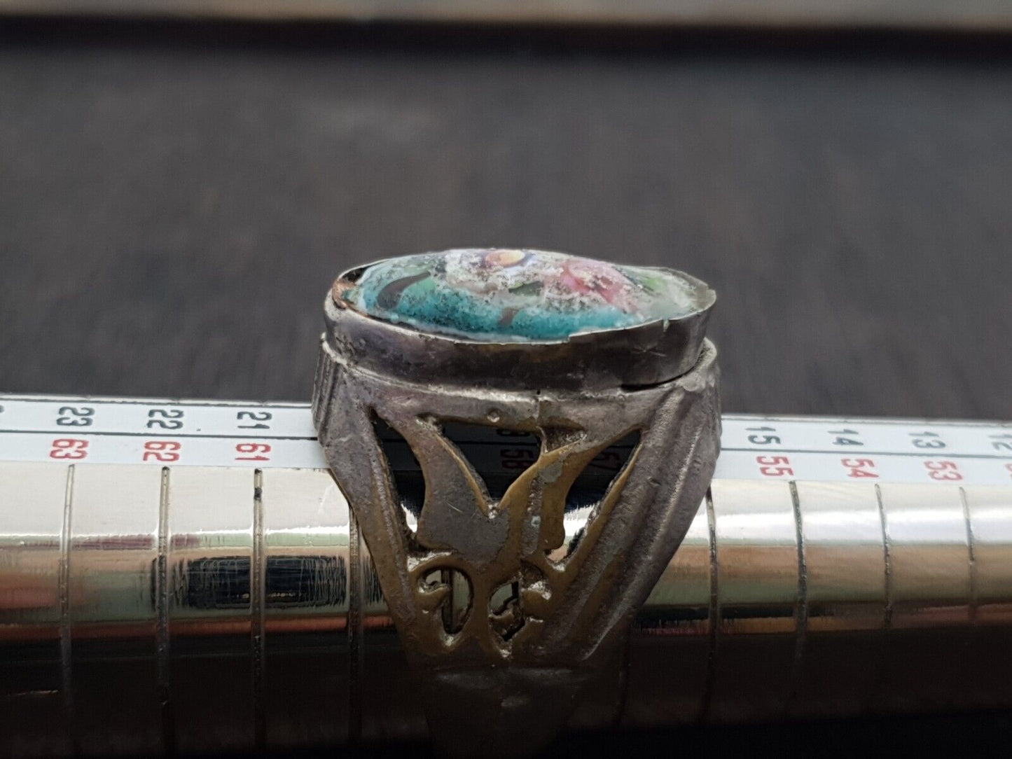 Antiker Vintage-Ring aus dem Nahen Osten mit altem Glas-Mittelstein aus Afghanistan
