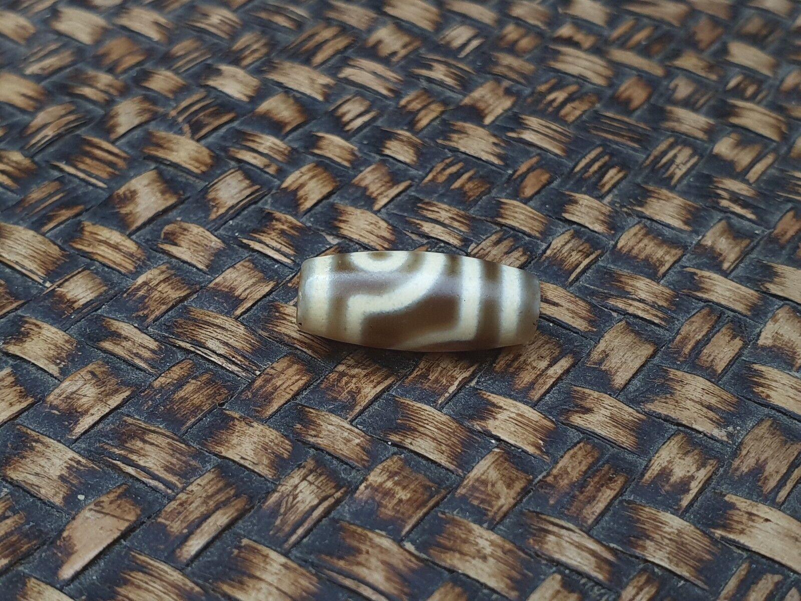 Wonderfully old Antique Himalayan Indo Tibetan Eyes Dzi Amulet Bead