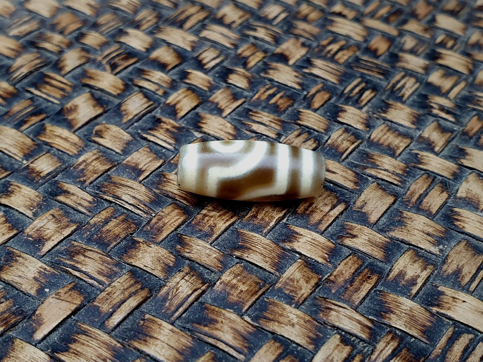 Wonderfully old Antique Himalayan Indo Tibetan Eyes Dzi Amulet Bead