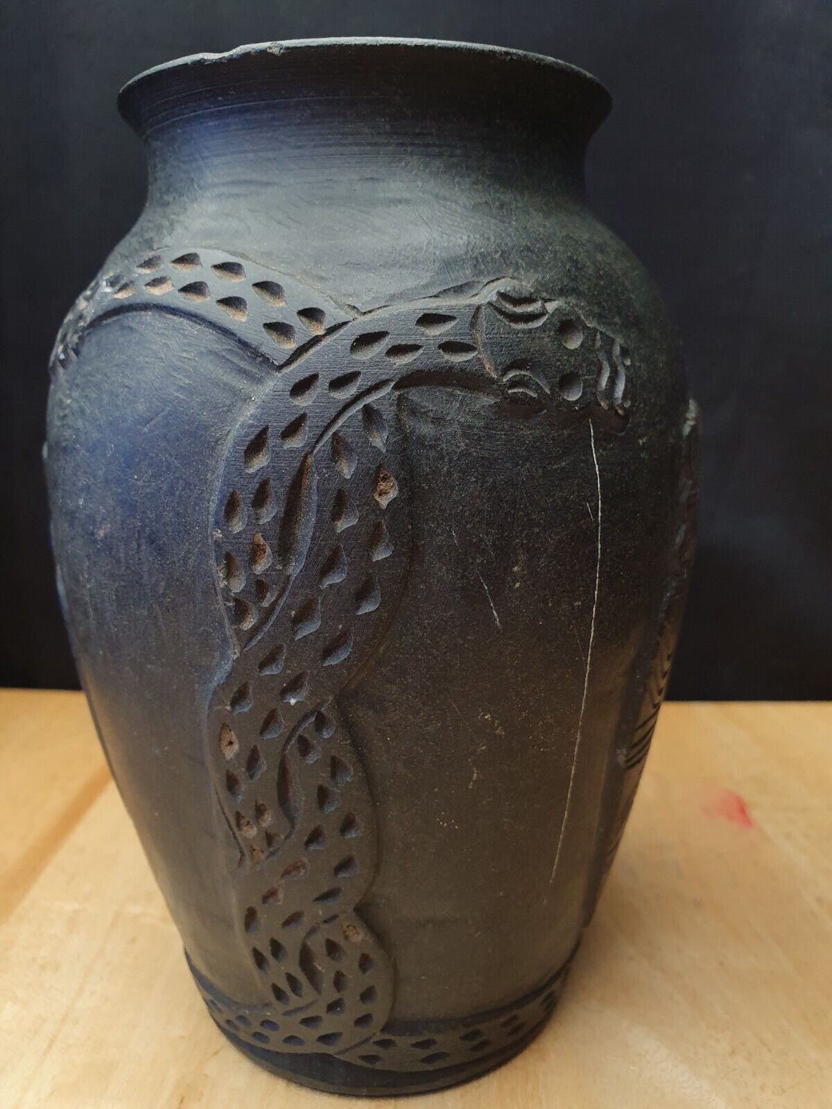 古代近東美索不達米亞綠泥石石花瓶，帶有神秘雕刻