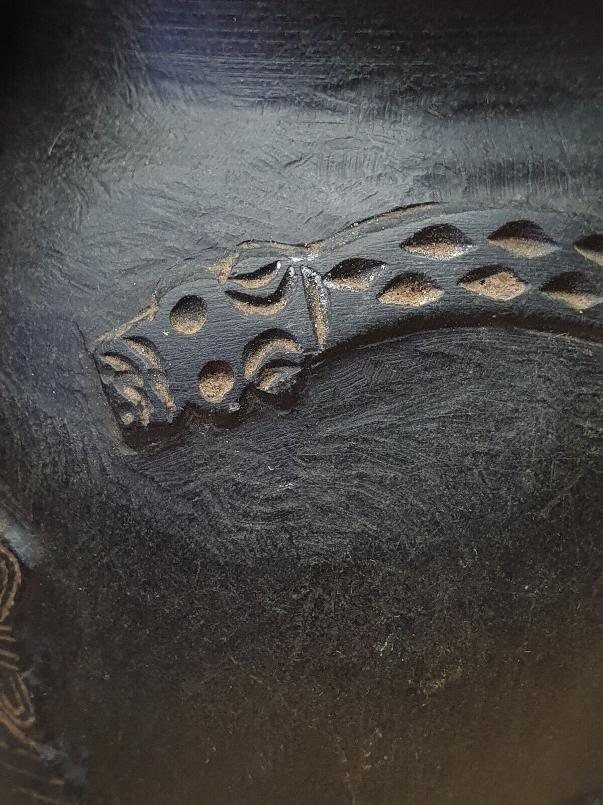 古代近東美索不達米亞綠泥石石花瓶，帶有神秘雕刻