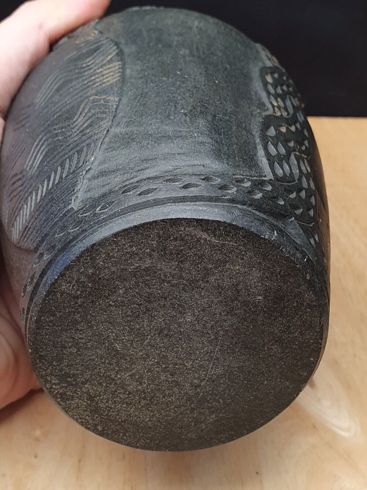古代近東美索不達米亞綠泥石石花瓶，帶有神秘雕刻