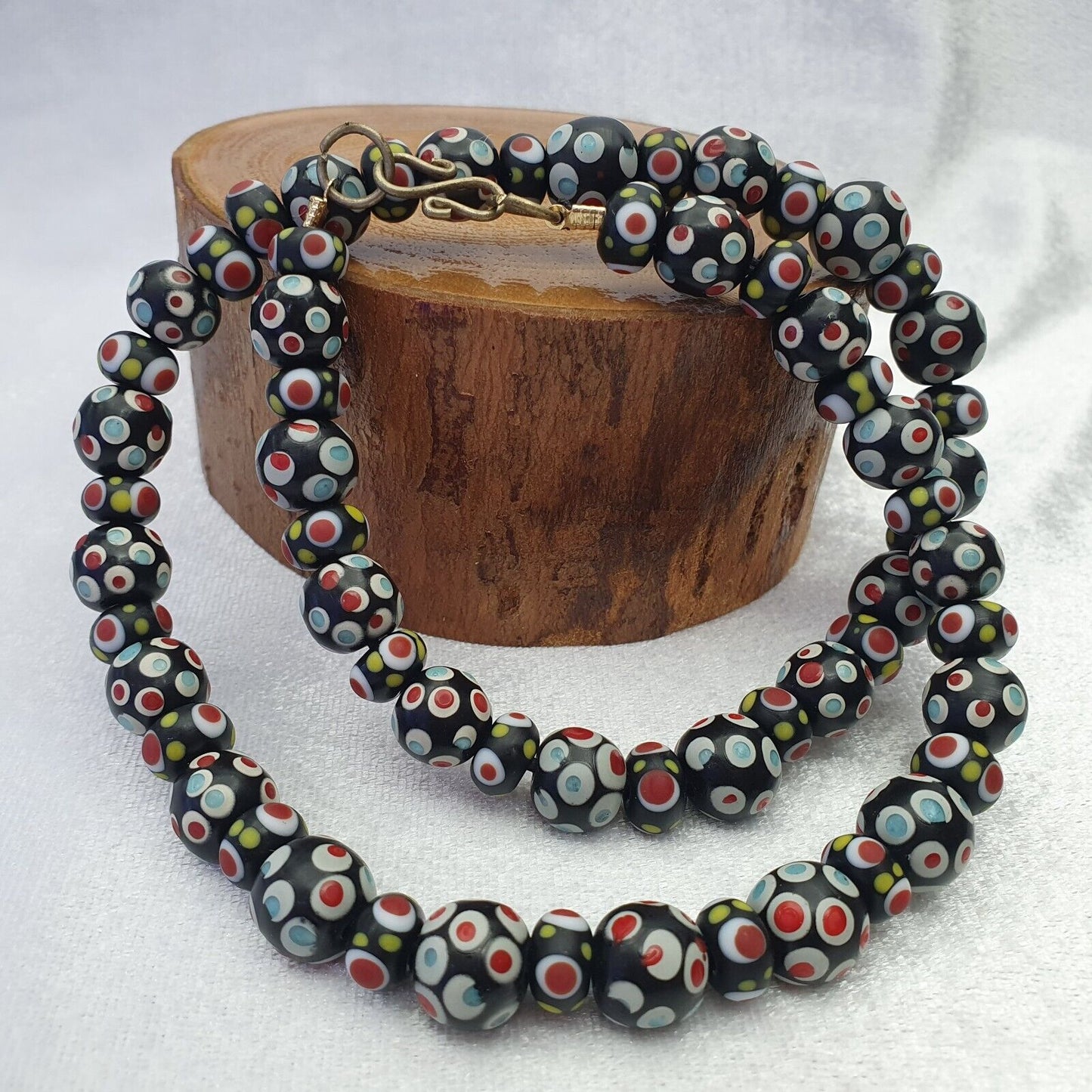 Schwarze venezianische Hundert-Augen-Perlenkette im roten Skunk-Stil, 10–11,5 mm und 50,8 cm lang