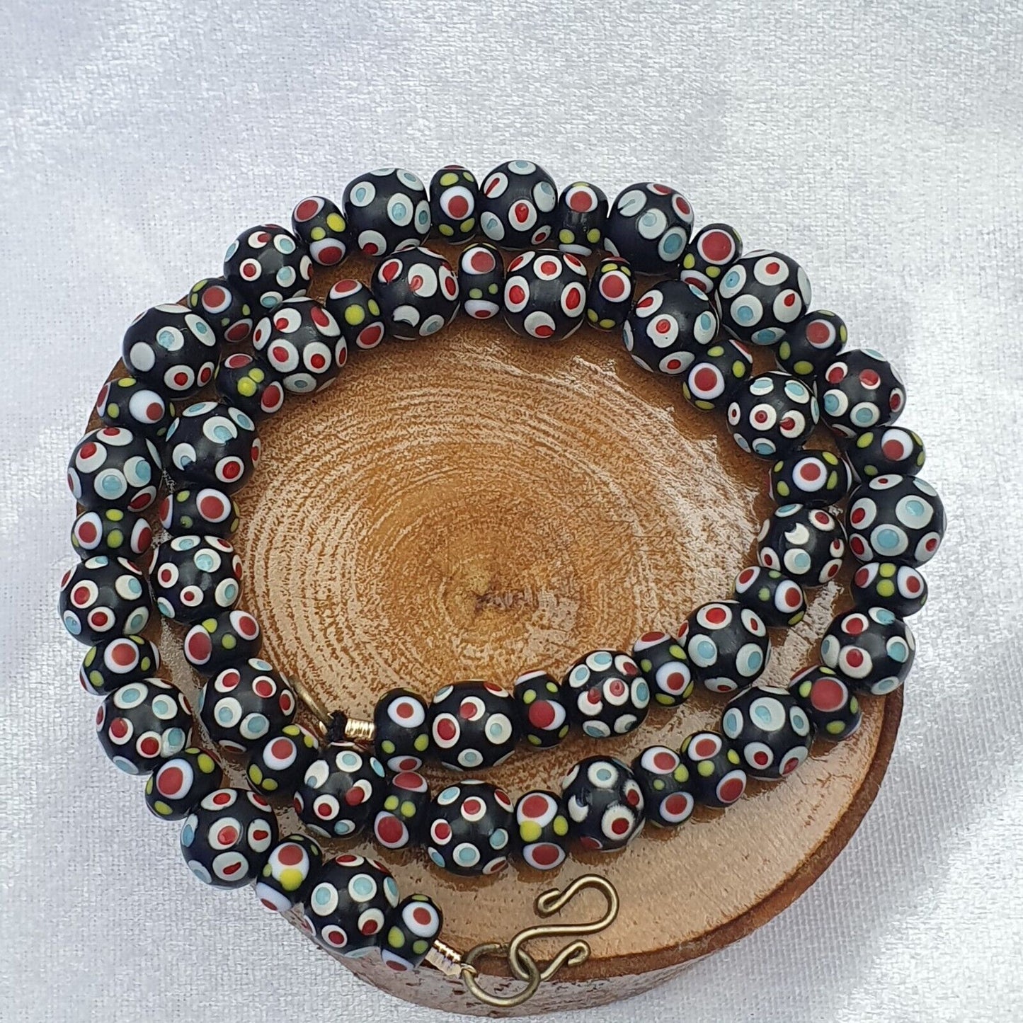 Schwarze venezianische Hundert-Augen-Perlenkette im roten Skunk-Stil, 10–11,5 mm und 50,8 cm lang