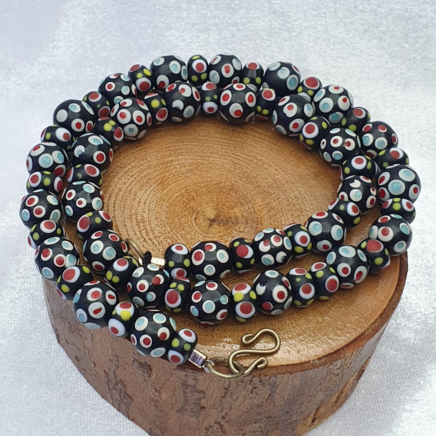 Schwarze venezianische Hundert-Augen-Perlenkette im roten Skunk-Stil, 10–11,5 mm und 50,8 cm lang